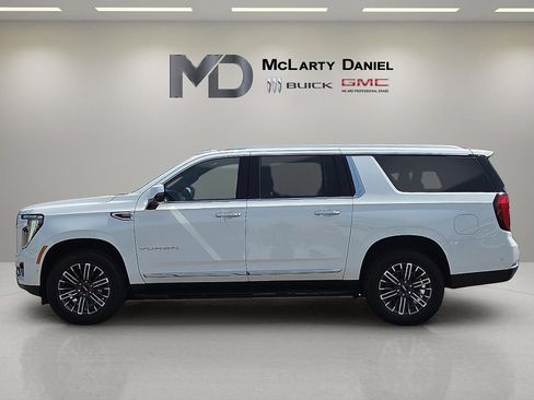Used 2026 GMC Yukon XL Elevation w/ Elevation Premium Package AWD/4WD image 2