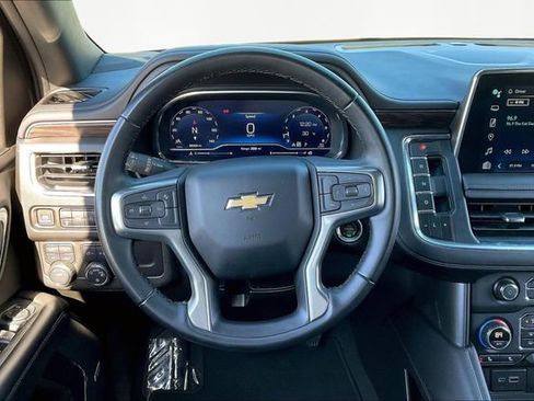 Used 2024 Chevrolet Suburban LT image 8