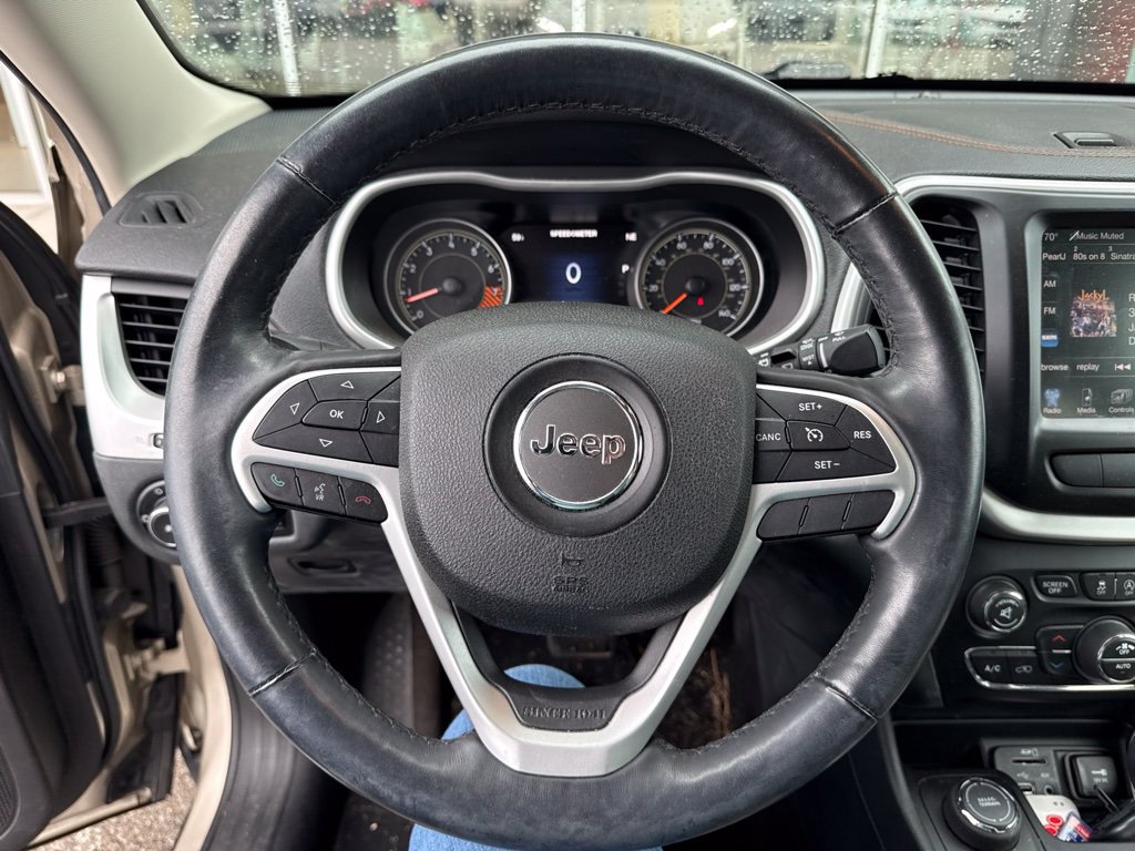 Used 2015 Jeep Cherokee Limited AWD/4WD image 9