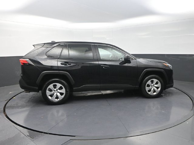 Used 2025 Toyota RAV4 LE AWD/4WD image 9