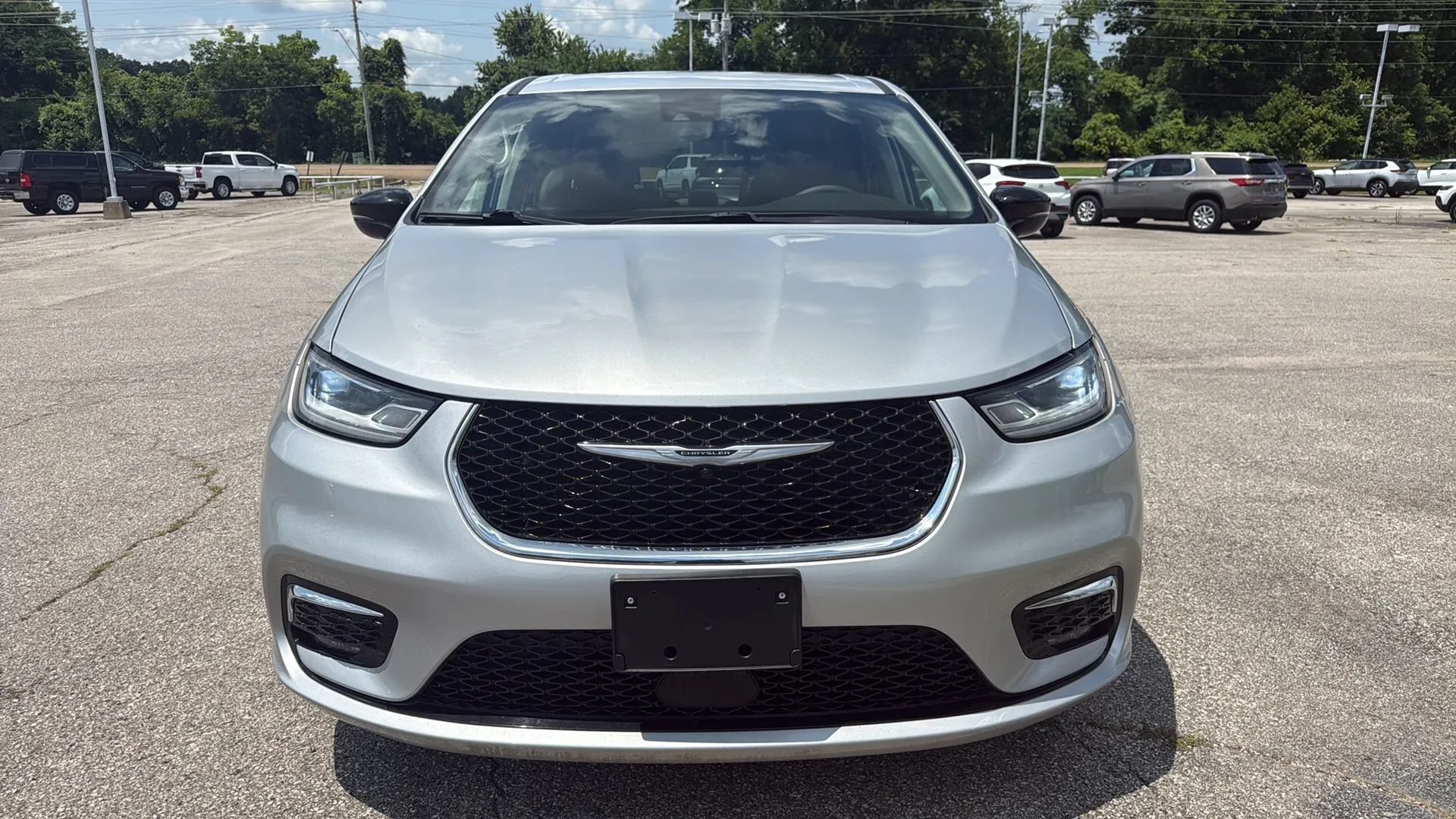 Used 2024 Chrysler Pacifica Touring-L FWD image 8