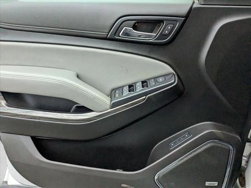 Used 2019 Chevrolet Suburban LT image 24