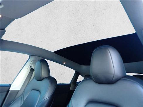 Used 2023 Tesla Model Y Performance image 14