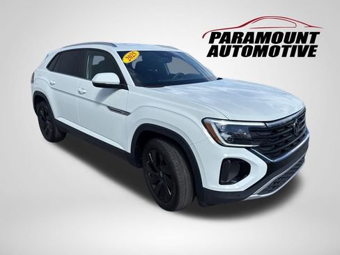 Used 2025 Volkswagen Atlas Cross Sport SE image 3