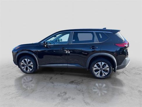 Used 2022 Nissan Rogue SV image 2