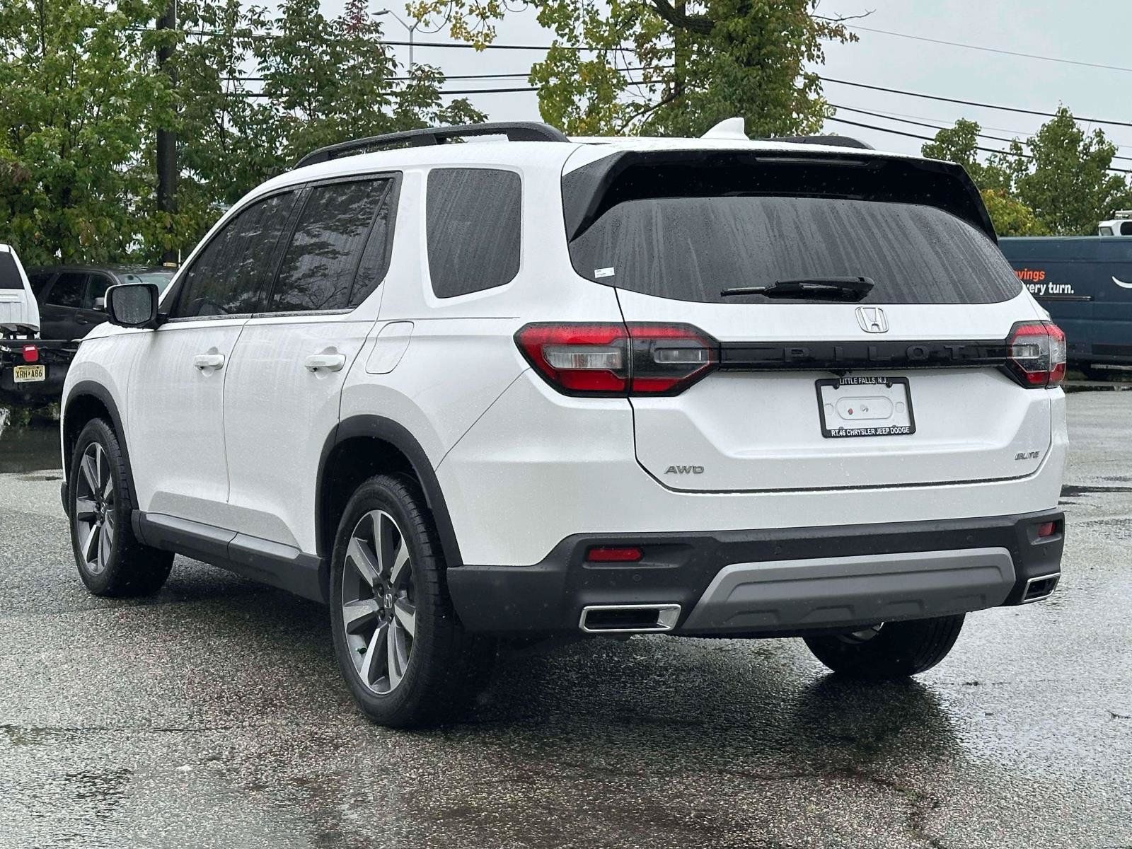 Used 2023 Honda Pilot Elite image 4