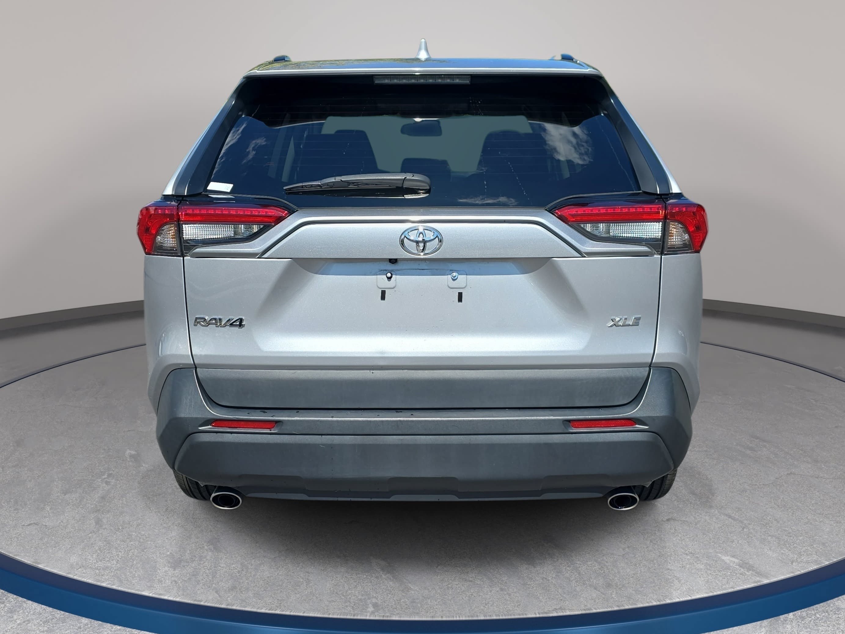 Used 2024 Toyota RAV4 XLE FWD image 6