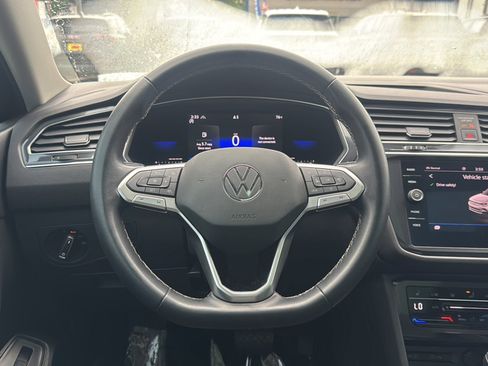Used 2022 Volkswagen Tiguan SE AWD/4WD image 2