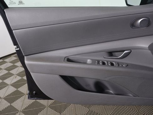 Used 2023 Hyundai Elantra SEL w/ Preferred Accessory Package image 18