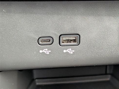 Used 2025 Buick Encore GX Avenir w/ Avenir Technology Package image 28