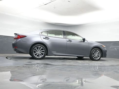 Used 2017 Lexus ES 300h image 28