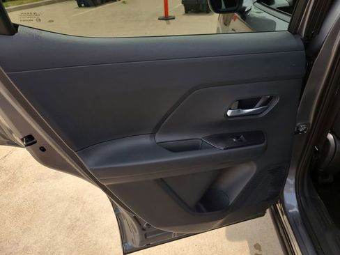 Certified 2025 Nissan Kicks SV image 12