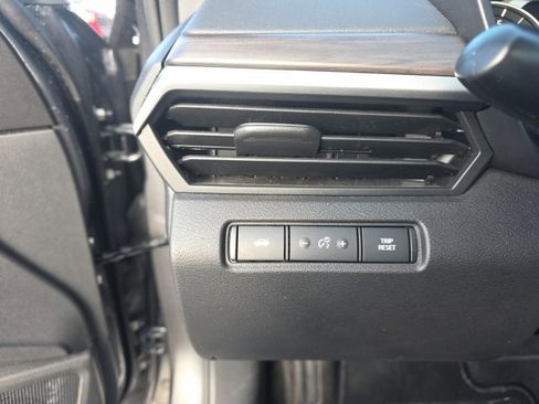 Used 2024 Nissan Altima 2.5 SV image 14