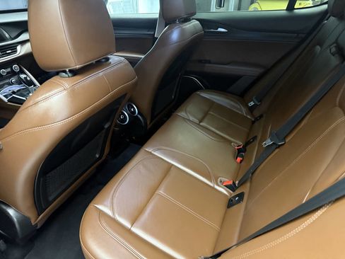 Used 2018 Alfa Romeo Stelvio AWD image 20