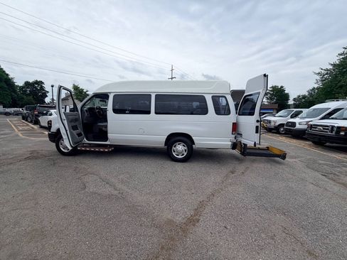 Used 2014 Ford E-350 and Econoline 350 Extended Super Duty w/ Power Group RWD image 21