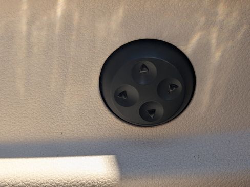 Used 2021 Mercedes-Benz GLC 300 w/ Premium Package image 21