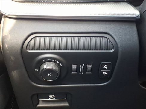 Used 2023 Jeep Grand Wagoneer Series III image 24