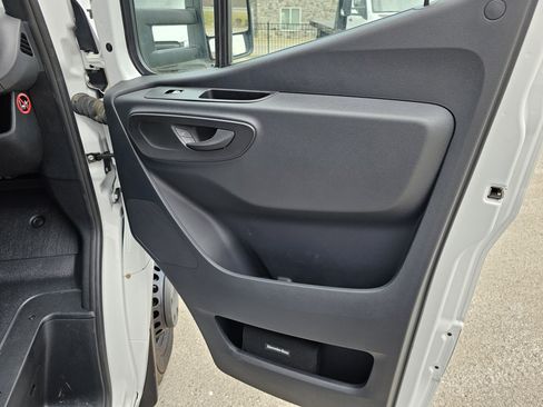 Used 2024 Mercedes-Benz Sprinter 4500 image 20