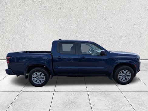 Used 2022 Nissan Frontier SV w/ Technology Package RWD image 2