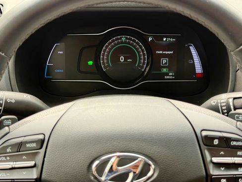 Used 2021 Hyundai Kona Limited FWD image 11
