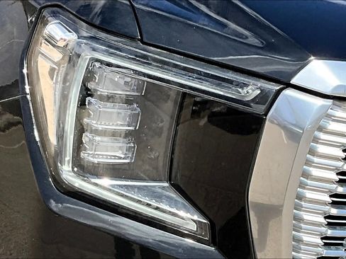 Used 2023 GMC Yukon Denali AWD/4WD image 32