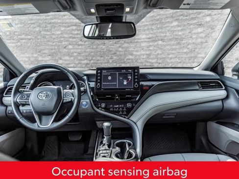 Used 2022 Toyota Camry XLE FWD image 30