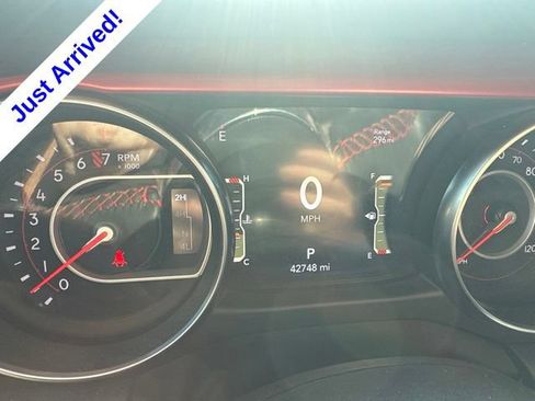 Used 2022 Jeep Gladiator Rubicon w/ LED Lighting Group AWD/4WD image 9