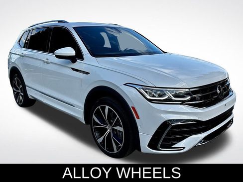 Used 2024 Volkswagen Tiguan SEL R-Line image 3