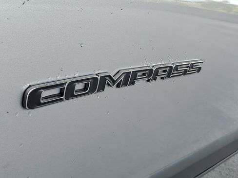 Used 2021 Jeep Compass Latitude w/ Driver Assistance Group image 5