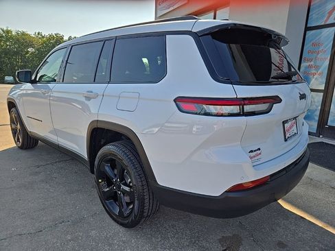 Used 2025 Jeep Grand Cherokee L Limited w/ Luxury Tech Group II AWD/4WD image 7
