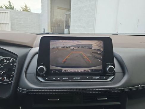 Used 2023 Nissan Rogue S image 9