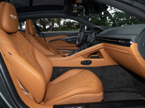 Used 2025 Aston Martin DB12 Coupe image 16