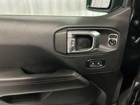 Used 2025 Jeep Wrangler Unlimited Sahara AWD/4WD image 14