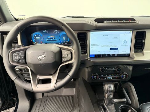 New 2025 Ford Bronco Outer Banks w/ Sasquatch Package AWD/4WD image 23