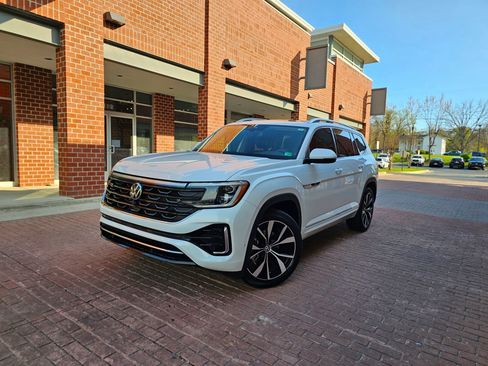 Used 2024 Volkswagen Atlas SEL Premium R-Line AWD/4WD image 3