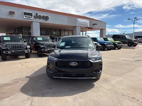 Used 2025 Ford Escape ST-Line Select AWD/4WD image 2