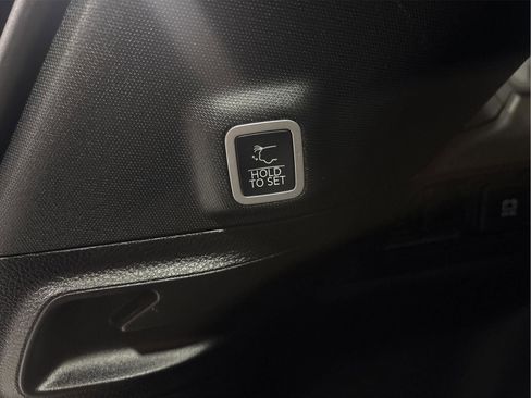 Used 2024 Jeep Grand Cherokee Altitude image 17