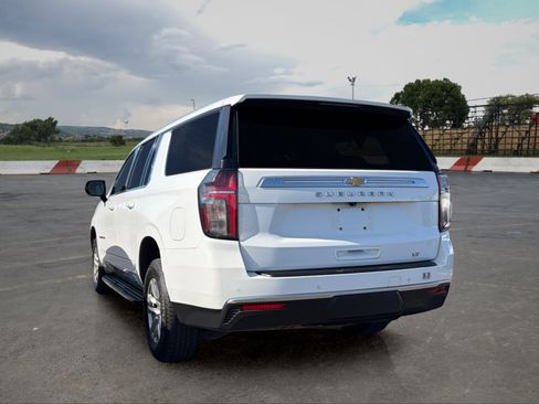 Used 2022 Chevrolet Suburban LT RWD image 4