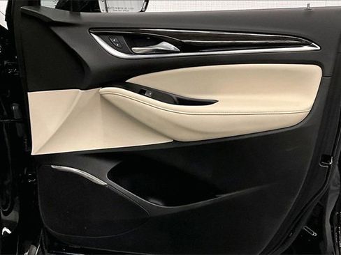 Used 2023 Buick Enclave Essence image 17