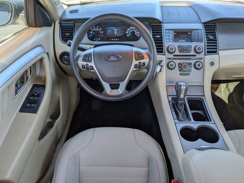 Used 2017 Ford Taurus SE image 10