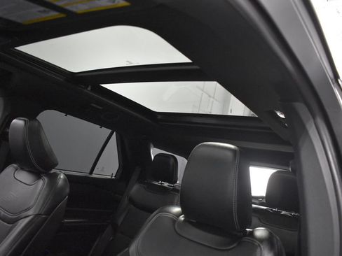 Used 2020 Ford Explorer ST w/ Premium Technology Package AWD/4WD image 17
