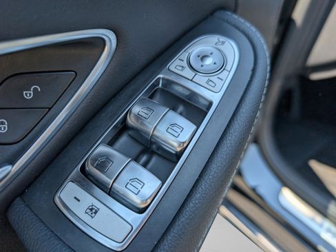 Used 2017 Mercedes-Benz C 350e Sedan image 22