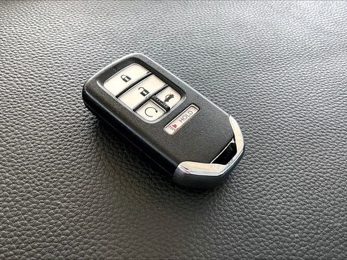 Used 2018 Honda Accord EX image 32