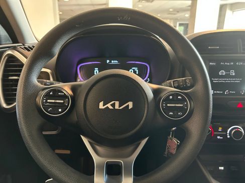 Used 2025 Kia Soul LX w/ LX Technology Package FWD image 21