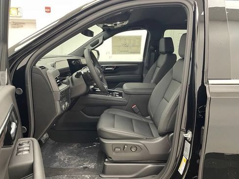 New 2026 Chevrolet Suburban LT AWD/4WD image 8
