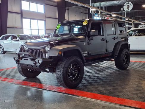 Used 2015 Jeep Wrangler Unlimited Sport w/ Connectivity Group AWD/4WD image 3