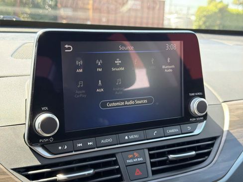 Used 2025 Nissan Altima 2.5 SV FWD image 17