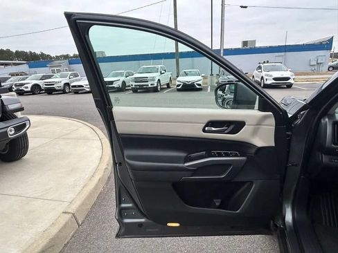 Used 2022 Nissan Pathfinder SL FWD image 29