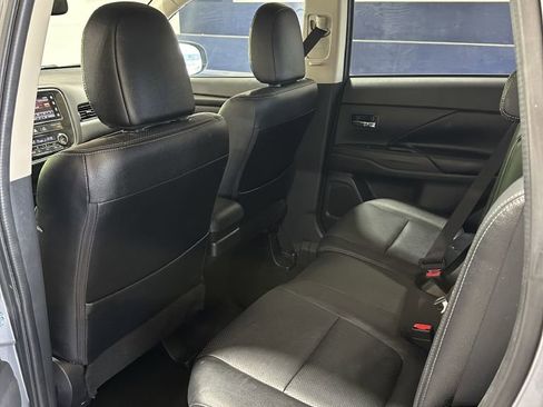Used 2017 Mitsubishi Outlander SE AWD/4WD image 8