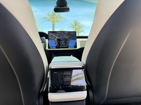 Used 2022 Tesla Model X AWD/4WD image 16